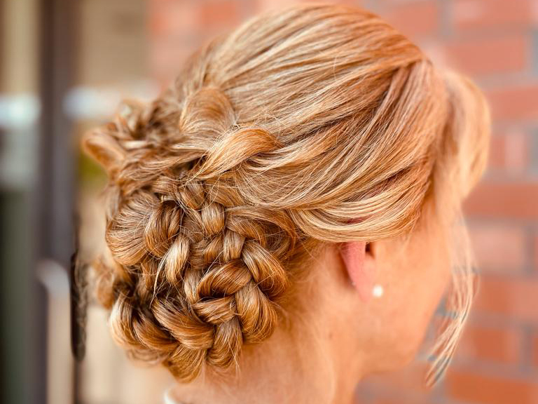 Deckbild der Galerie: Styling Hochsteckfrisuren